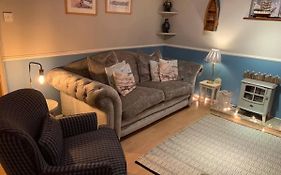 Lovely 5 Person Chalet In St Margaret'S At Cliffe